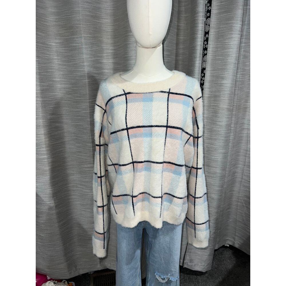 Cyrus‎ fuzzy plaid sweater size large